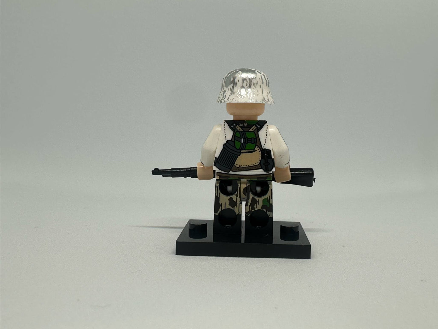 #90 WW2 German Winter Infantry Minifigure