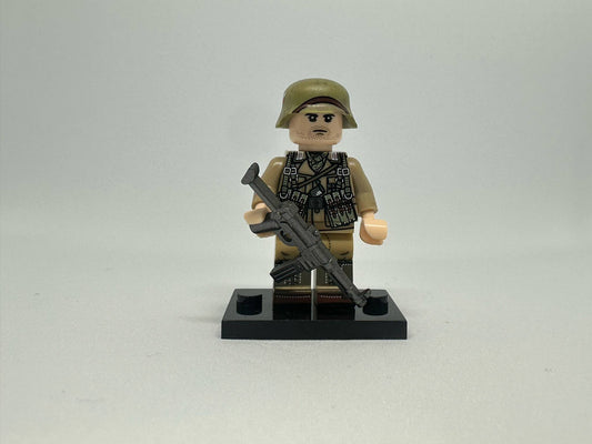#42 WW2 German North Africa SMG Minifigure
