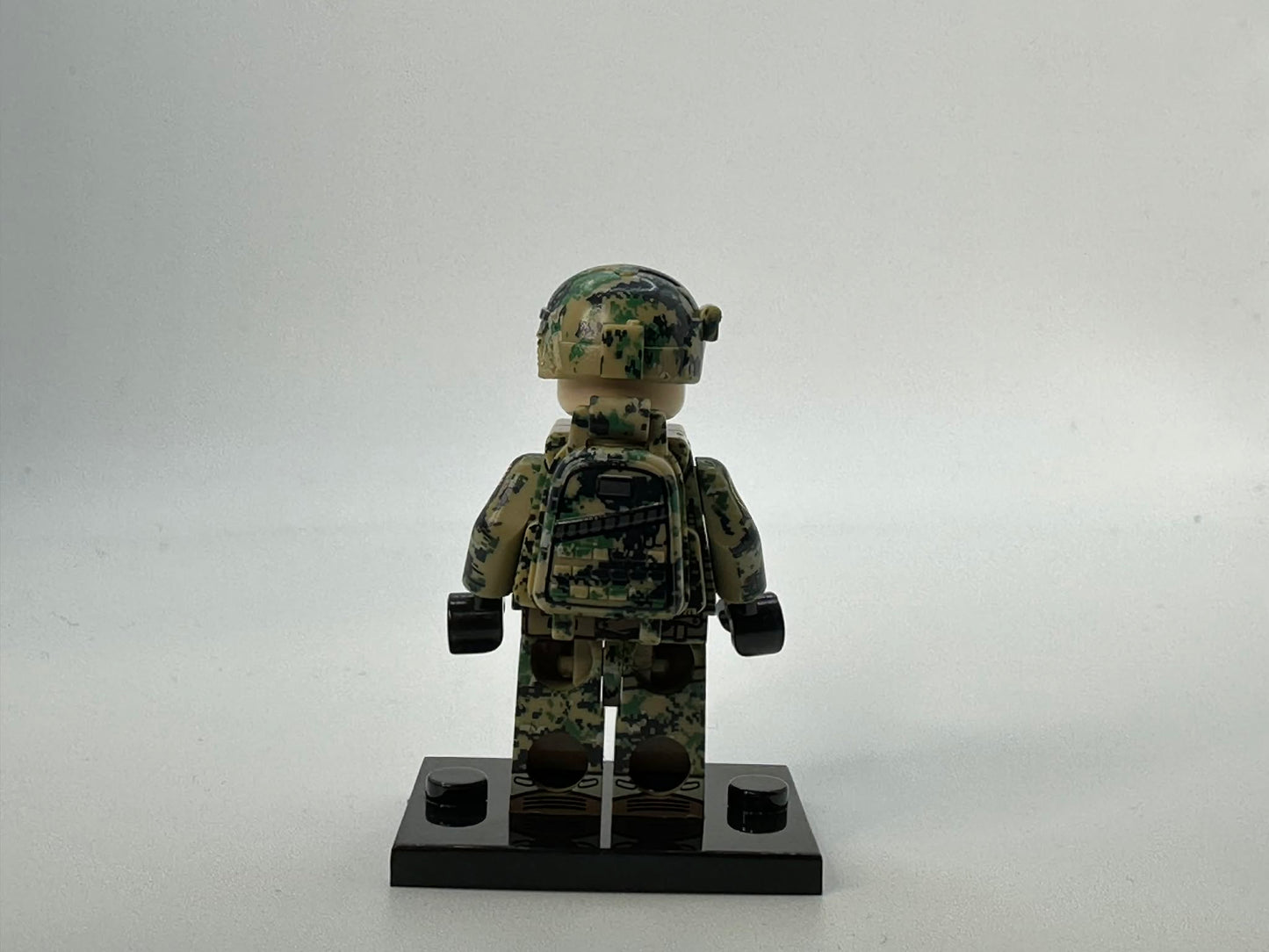 #75 USMC Minifigure