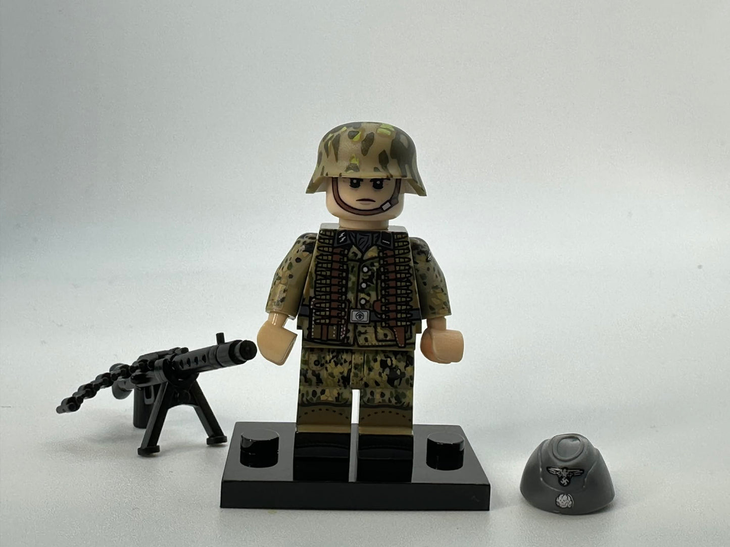 #36 WW2 German Pea Dot Camo Minifigure (MG-34)