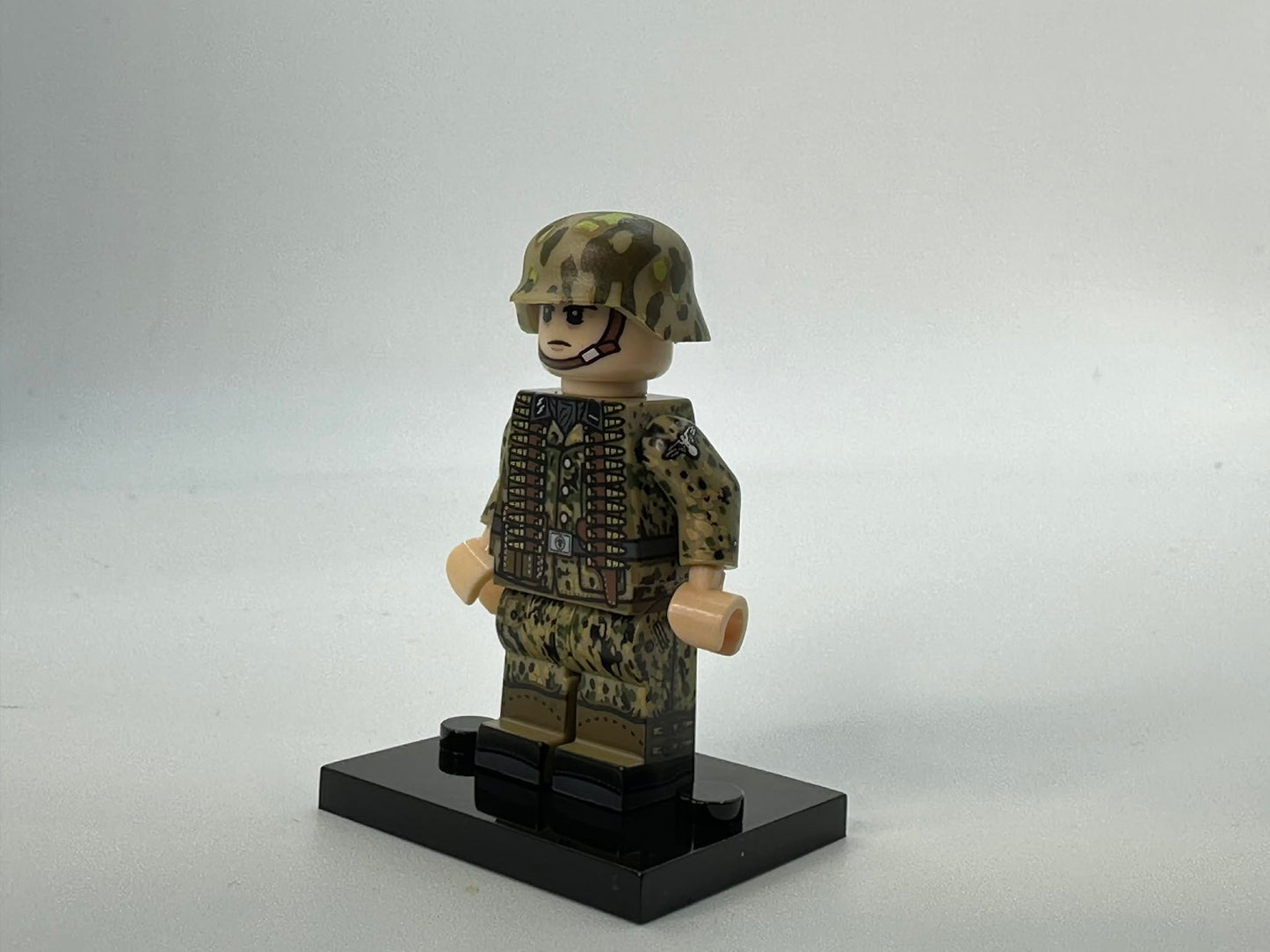 #36 WW2 German Pea Dot Camo Minifigure (MG-34)