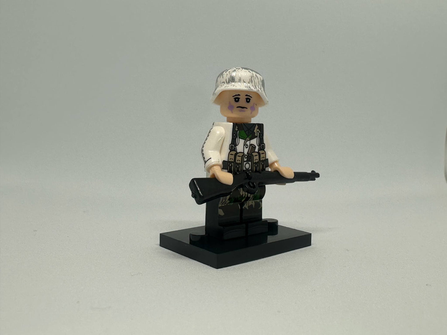 #90 WW2 German Winter Infantry Minifigure