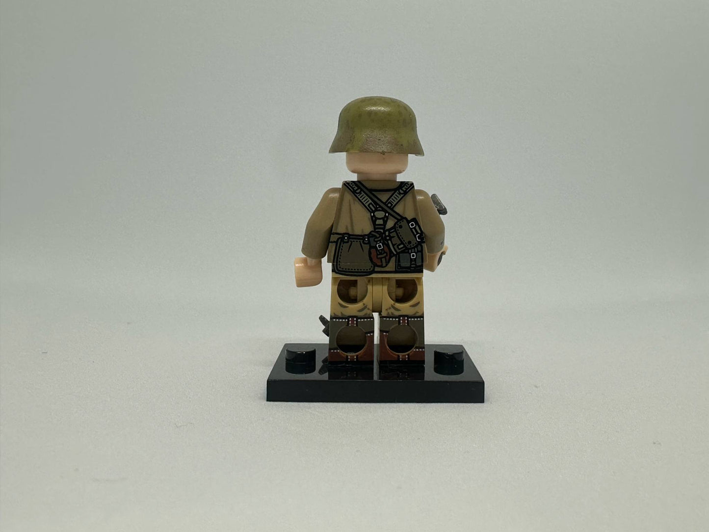 #42 WW2 German North Africa SMG Minifigure