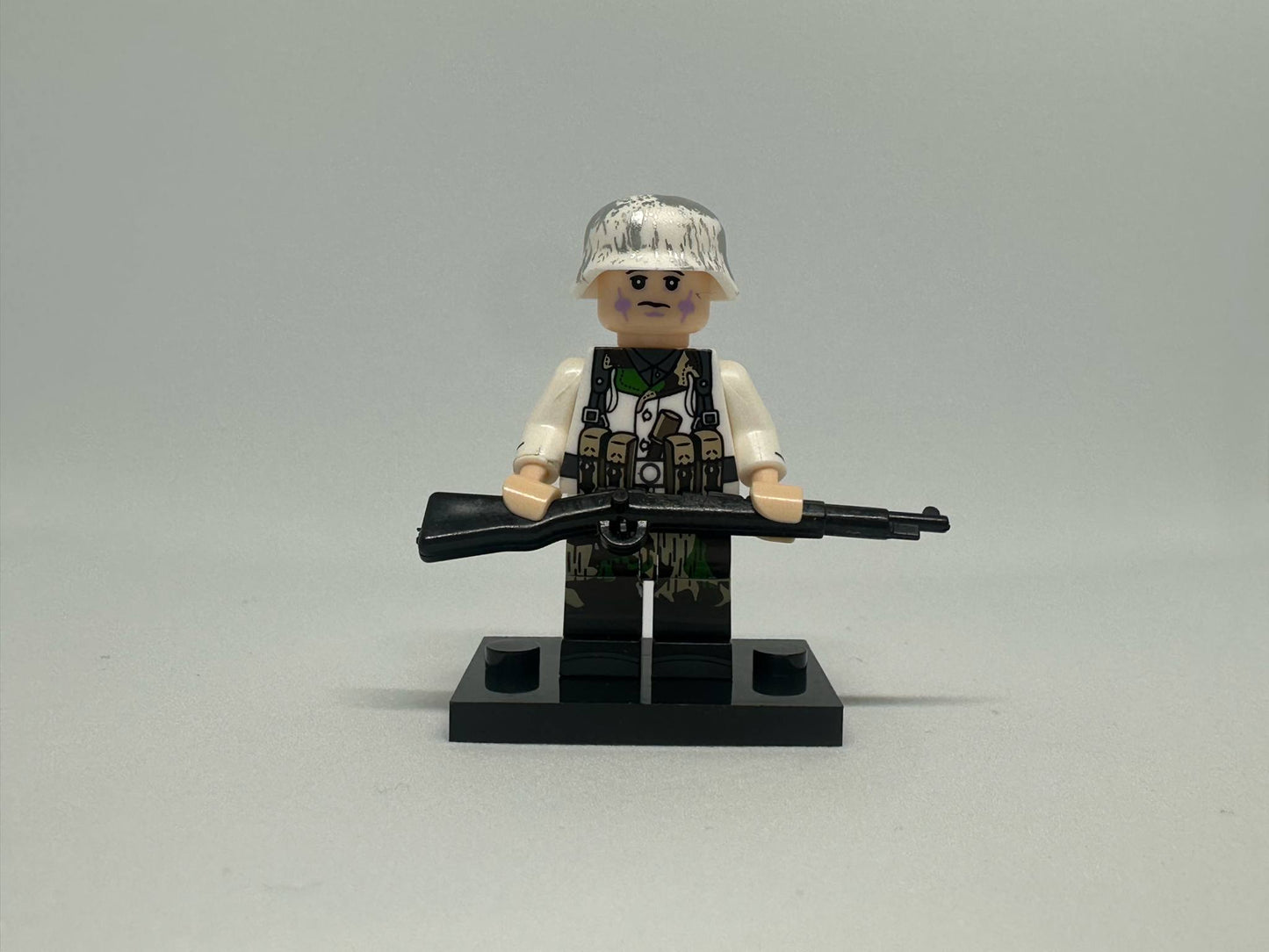 #90 WW2 German Winter Infantry Minifigure