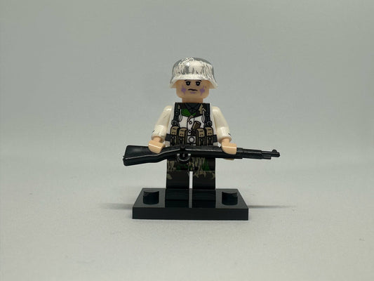 #90 WW2 German Winter Infantry Minifigure