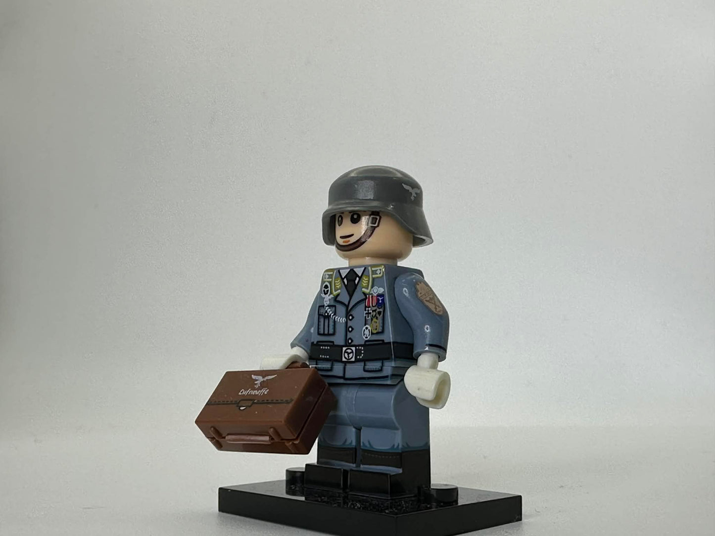 #84 WW2 German Luftwaffe Sergeant Minifigure