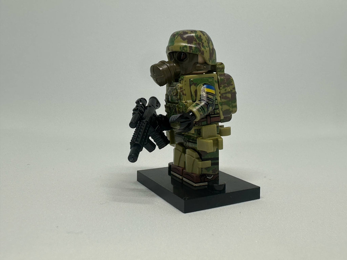 #77 Ukrainian Army Gas Mask Minifigure