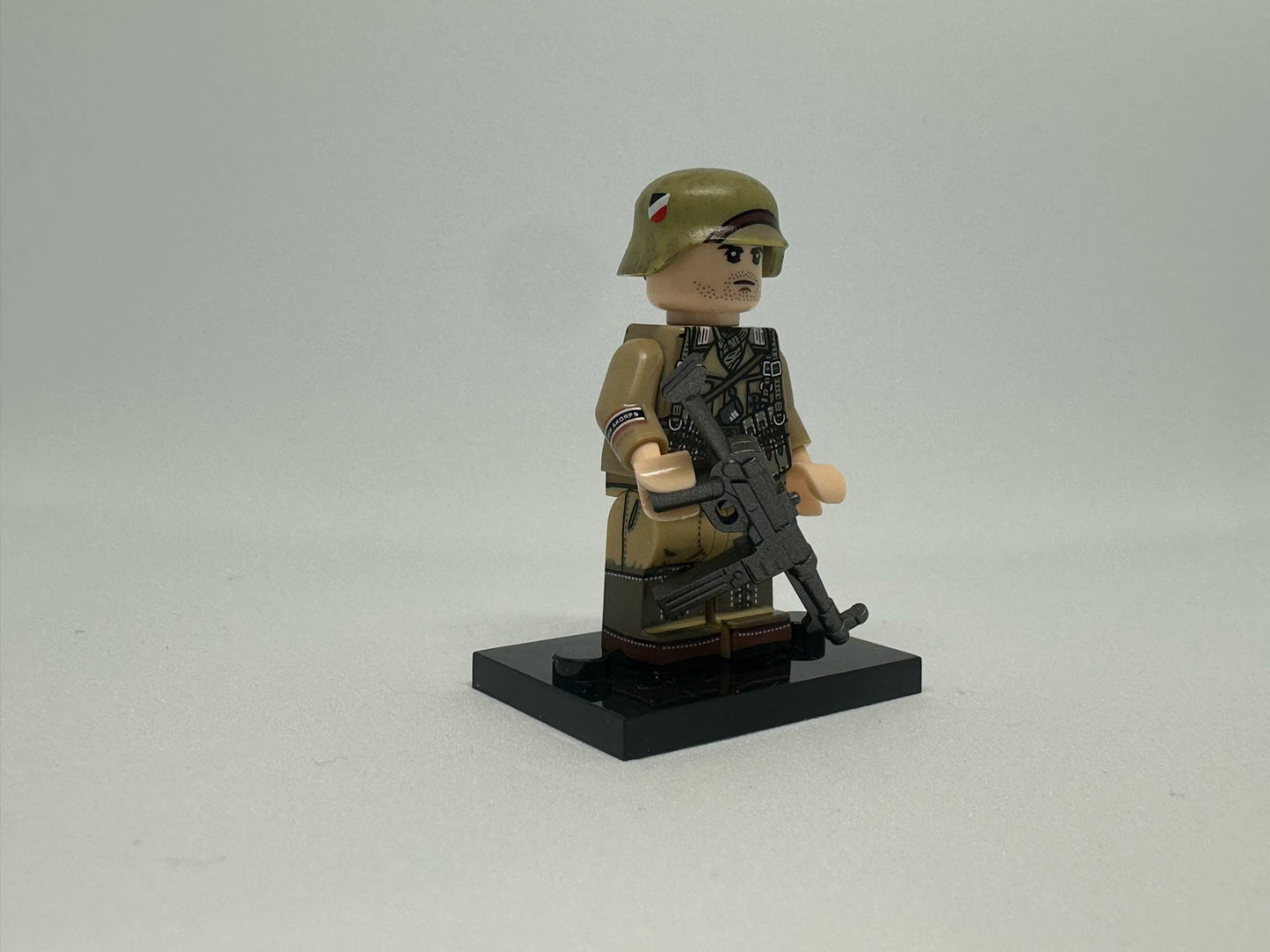 #42 WW2 German North Africa SMG Minifigure