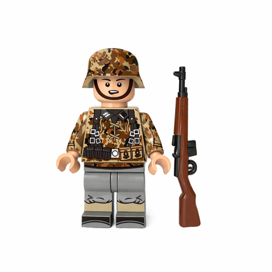 WW2 German Elite Infantry – Camouflage Uniform Minifigure
